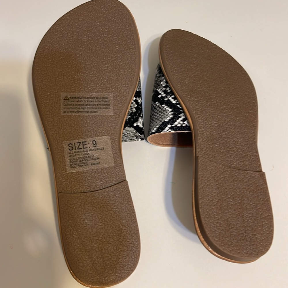 Brand new Mixit sandal. - Picture 2 of 3